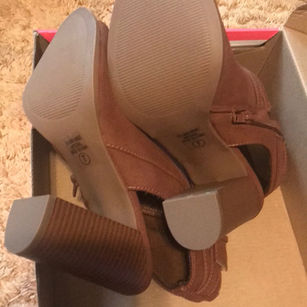 Fall boots - Picture 2 of 6